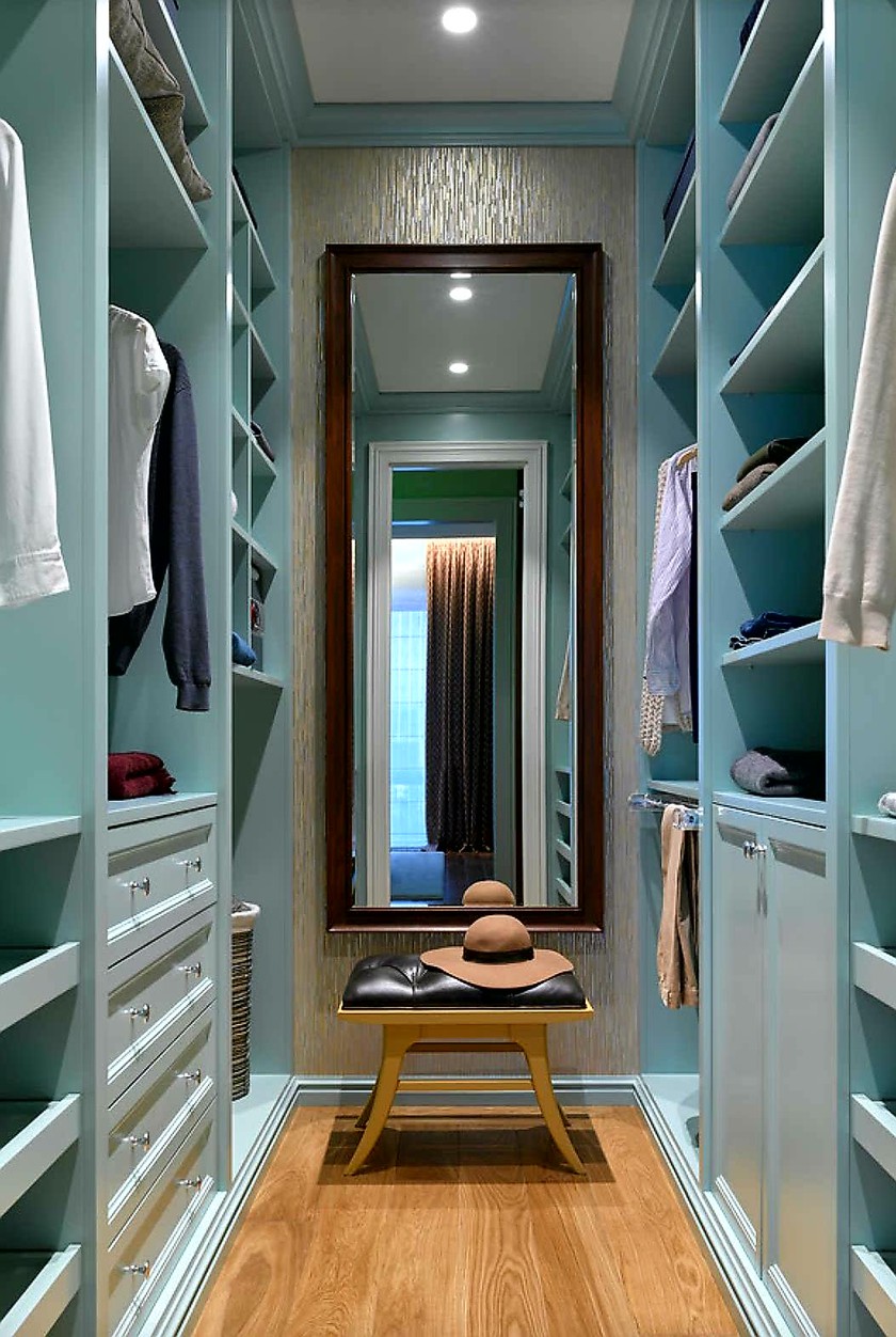 Параллельная гардеробная комната с большим зеркалом Подольск